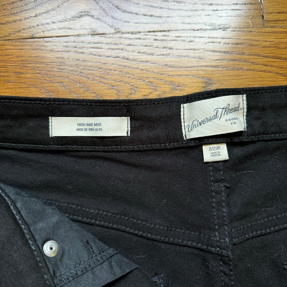 Black High Rise Universal Thread Shorts - Picture 4 of 4